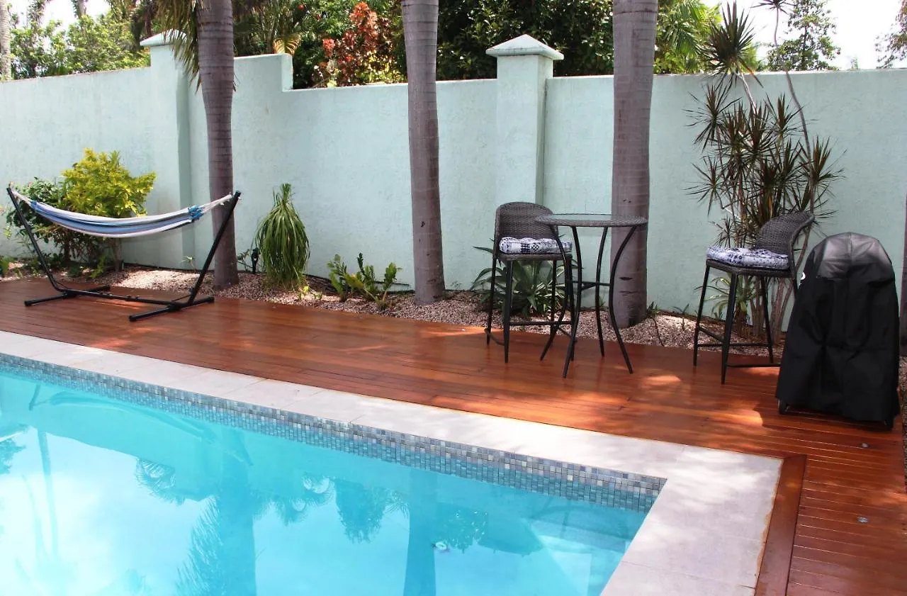 Beach Bliss, Private Bedroom, Private Lounge & Bathroom, Plus Netflix, Wifi Kewarra Beach 0*,  Australia
