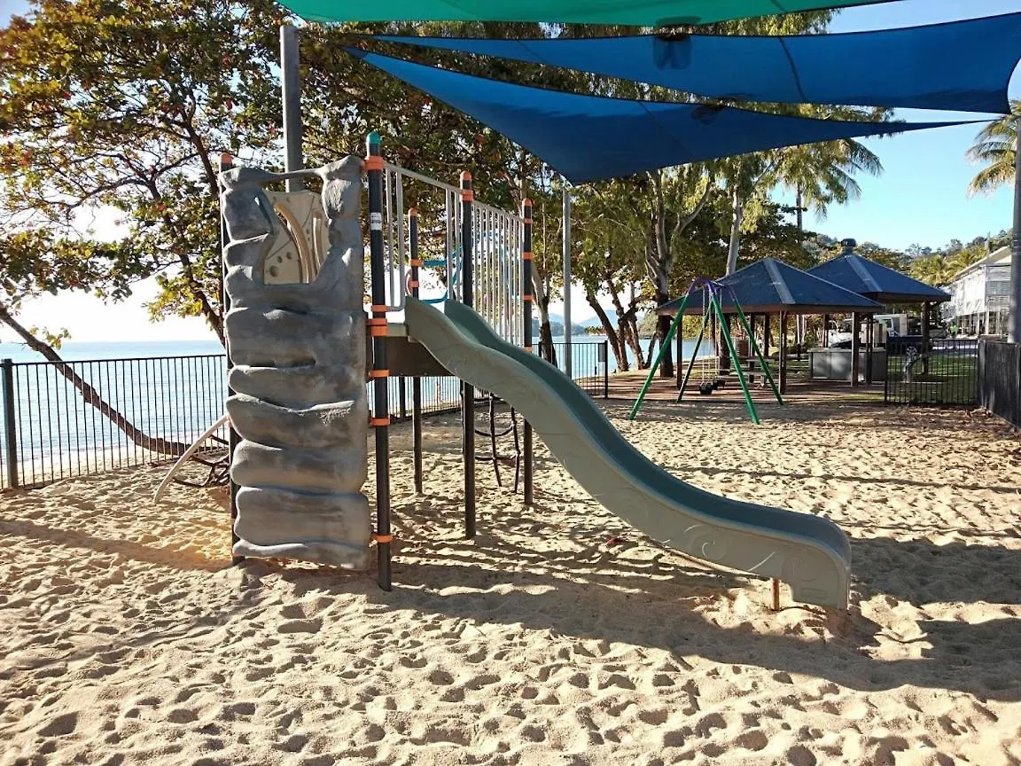 Beach Bliss, Private Bedroom, Private Lounge & Bathroom, Plus Netflix, Wifi Kewarra Beach Australia