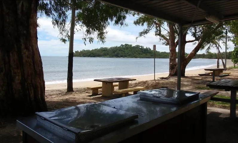 Beach Bliss, Private Bedroom, Private Lounge & Bathroom, Plus Netflix, Wifi Kewarra Beach