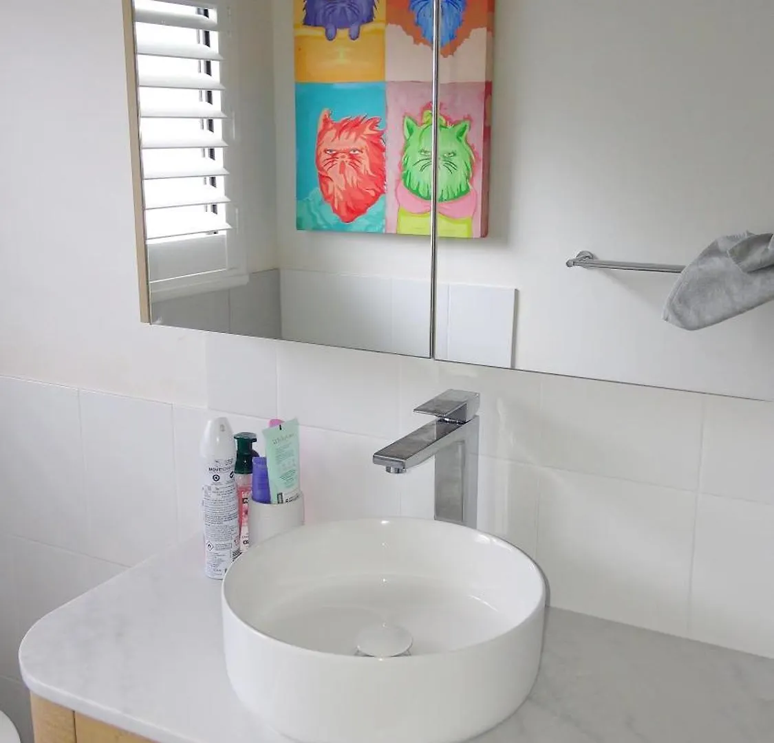 Beach Bliss, Private Bedroom, Private Lounge & Bathroom, Plus Netflix, Wifi Kewarra Beach 0*,