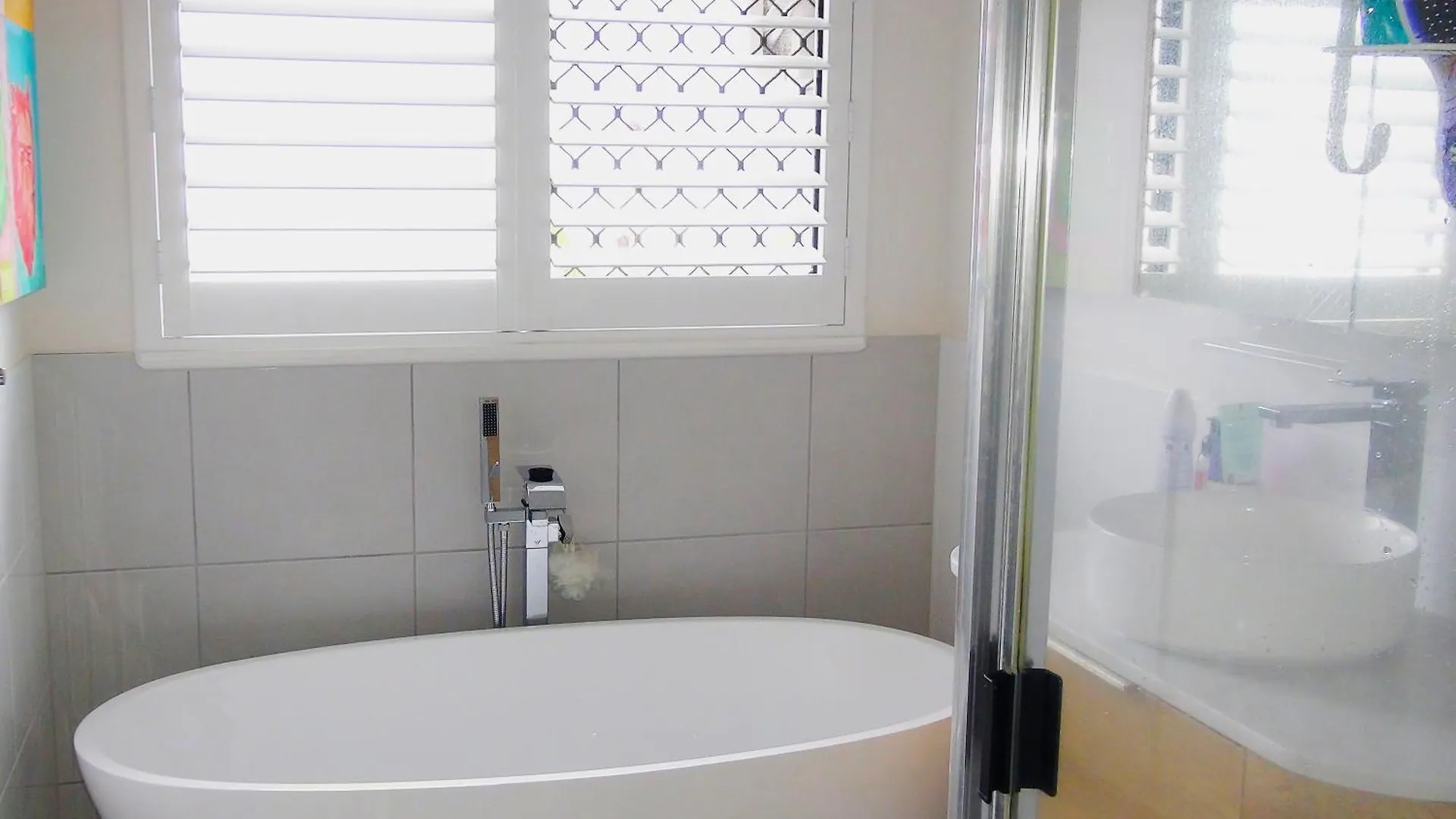 Beach Bliss, Private Bedroom, Private Lounge & Bathroom, Plus Netflix, Wifi Kewarra Beach