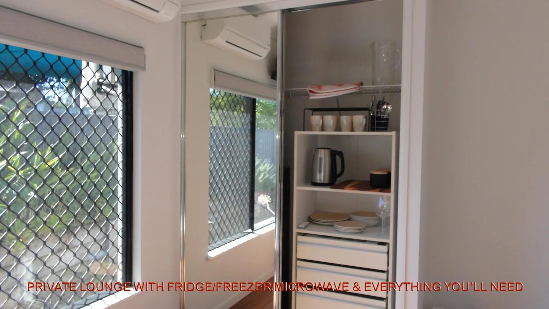 Beach Bliss, Private Bedroom, Private Lounge & Bathroom, Plus Netflix, Wifi Kewarra Beach 0*,  Australia